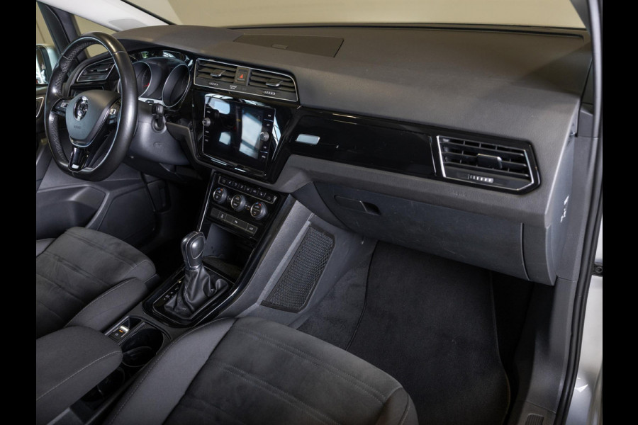 Volkswagen Touran 1.4 TSI Highline Edition R 7p 150pk / Trekhaak / Achteruitrijcamera / Stoelverwarming / Adaptieve cruise control / Navigatie / Apple carplay /