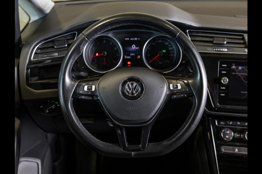 Volkswagen Touran 1.4 TSI Highline Edition R 7p 150pk / Trekhaak / Achteruitrijcamera / Stoelverwarming / Adaptieve cruise control / Navigatie / Apple carplay /