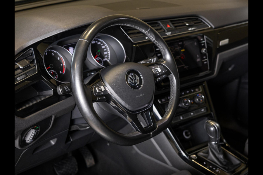 Volkswagen Touran 1.4 TSI Highline Edition R 7p 150pk / Trekhaak / Achteruitrijcamera / Stoelverwarming / Adaptieve cruise control / Navigatie / Apple carplay /