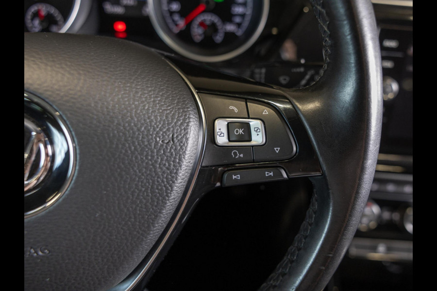 Volkswagen Touran 1.4 TSI Highline Edition R 7p 150pk / Trekhaak / Achteruitrijcamera / Stoelverwarming / Adaptieve cruise control / Navigatie / Apple carplay /