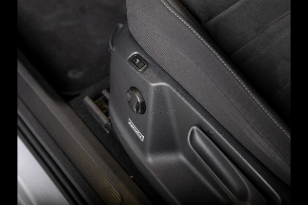 Volkswagen Touran 1.4 TSI Highline Edition R 7p 150pk / Trekhaak / Achteruitrijcamera / Stoelverwarming / Adaptieve cruise control / Navigatie / Apple carplay /