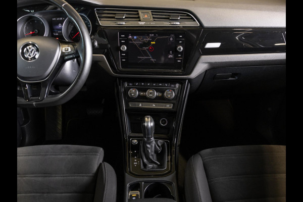Volkswagen Touran 1.4 TSI Highline Edition R 7p 150pk / Trekhaak / Achteruitrijcamera / Stoelverwarming / Adaptieve cruise control / Navigatie / Apple carplay /
