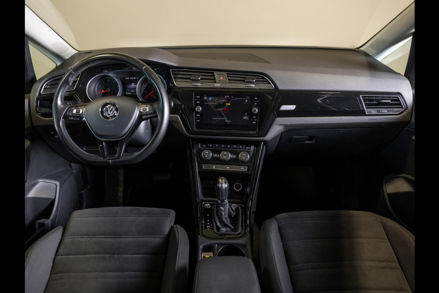Volkswagen Touran 1.4 TSI Highline Edition R 7p 150pk / Trekhaak / Achteruitrijcamera / Stoelverwarming / Adaptieve cruise control / Navigatie / Apple carplay /