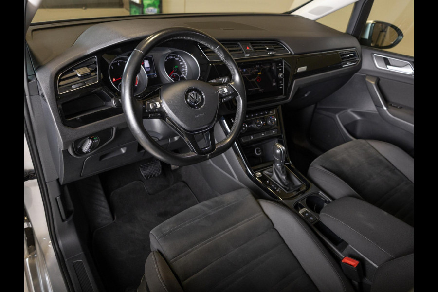 Volkswagen Touran 1.4 TSI Highline Edition R 7p 150pk / Trekhaak / Achteruitrijcamera / Stoelverwarming / Adaptieve cruise control / Navigatie / Apple carplay /