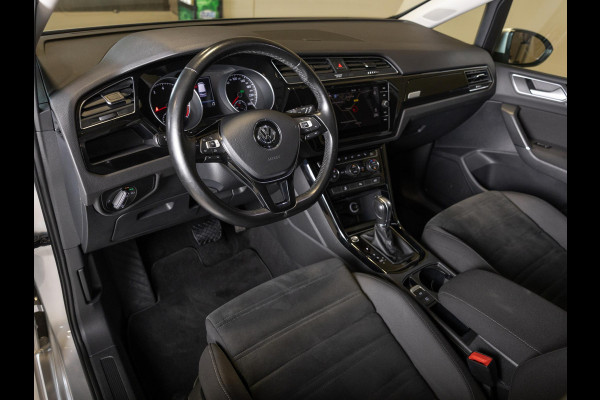 Volkswagen Touran 1.4 TSI Highline Edition R 7p 150pk / Trekhaak / Achteruitrijcamera / Stoelverwarming / Adaptieve cruise control / Navigatie / Apple carplay /