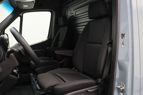 Mercedes-Benz Sprinter 317 CDI L2H2 RWD Camera, Side-Steps, Cruise, Apple Carplay, PDC, Stoelverwarming