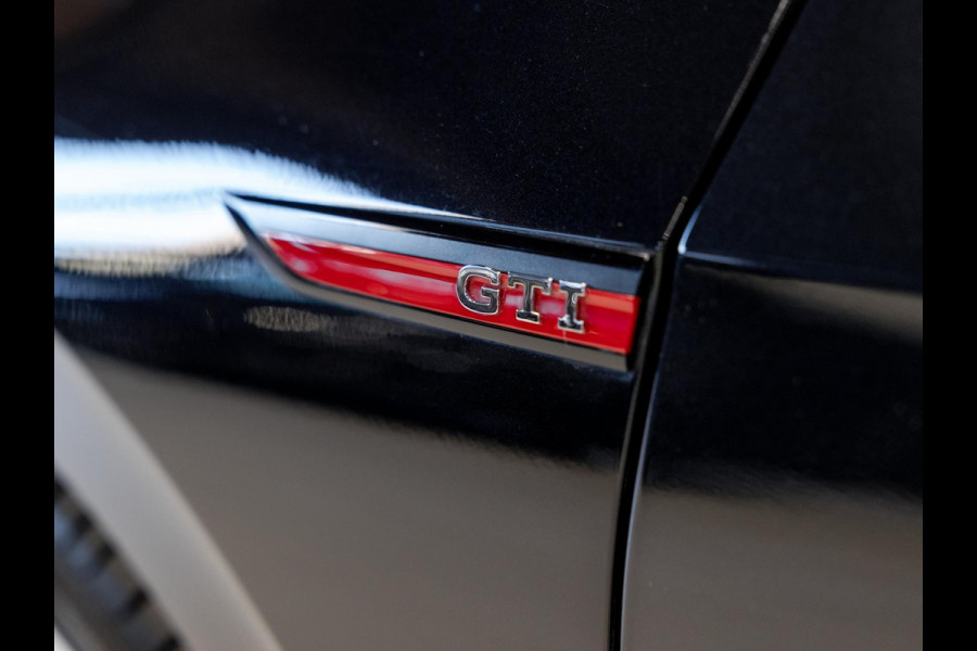 Volkswagen Golf 2.0 TSI GTI / 245pk / Achteruitrij camera / Dodehoek assistent / Stoel en stuurverwarming /