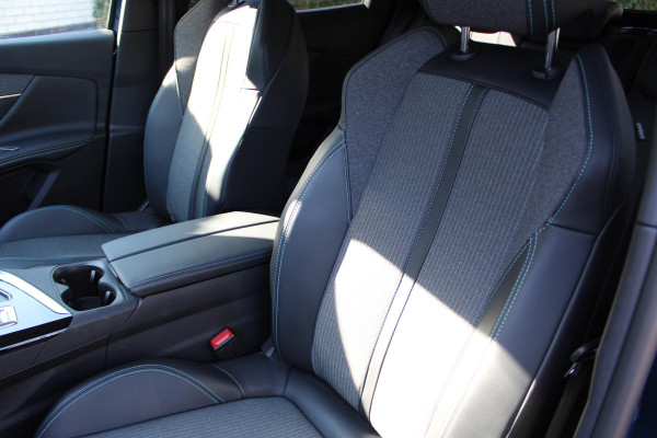 Peugeot 3008 1.6 HYbrid 225 Allure | Stoelverwarming | Navigatie | Led