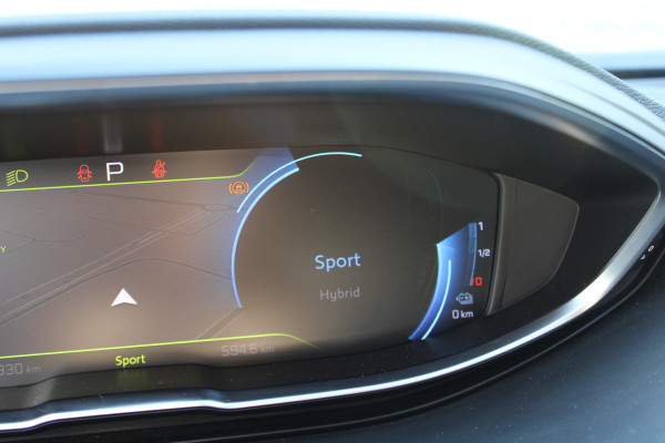 Peugeot 3008 1.6 HYbrid 225 Allure | Stoelverwarming | Navigatie | Led