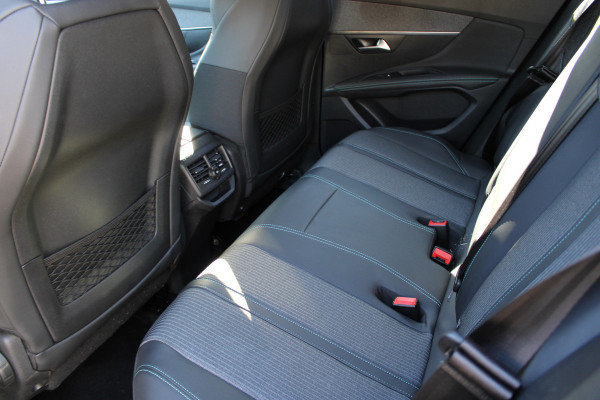 Peugeot 3008 1.6 HYbrid 225 Allure | Stoelverwarming | Navigatie | Led