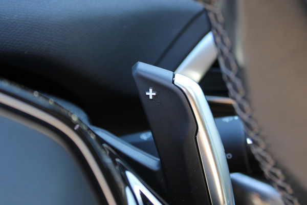 Peugeot 3008 1.6 HYbrid 225 Allure | Stoelverwarming | Navigatie | Led