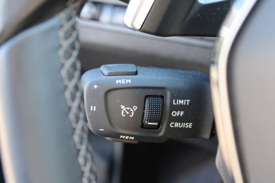 Peugeot 3008 1.6 HYbrid 225 Allure | Stoelverwarming | Navigatie | Led