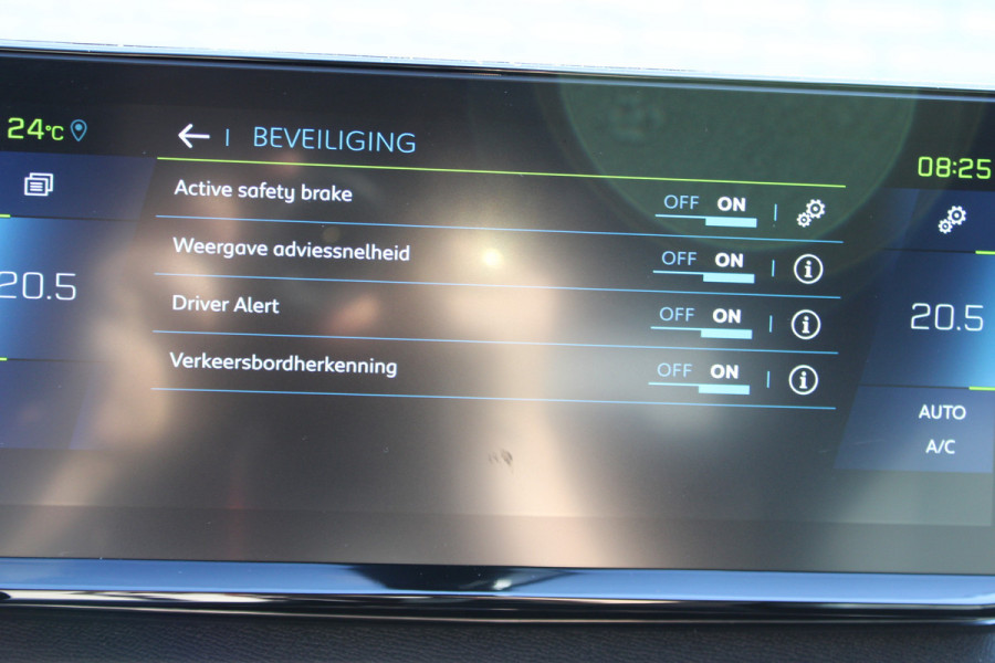 Peugeot 3008 1.6 HYbrid 225 Allure | Stoelverwarming | Navigatie | Led