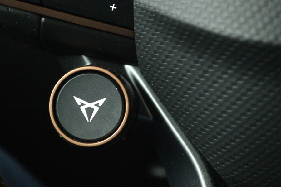 CUPRA Formentor 1.4 e-Hybrid VZ Performance (STOELVERWARMING, Soh 92%, STUURVERWARMING, ADAPTIEVE CRUISE, CAMERA, PARKEERSENSOREN)