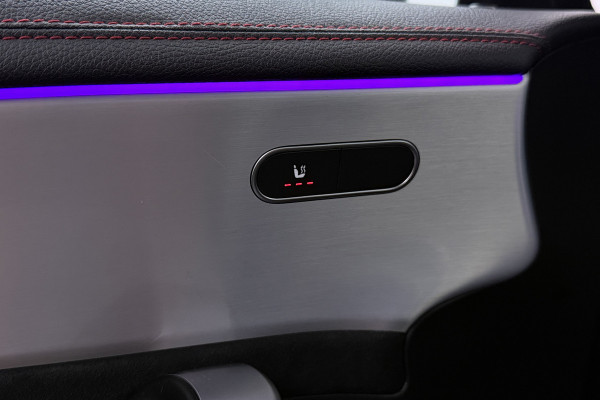 Mercedes-Benz CLA-Klasse 200 Business Solution AMG (PANORAMADAK, STOELVERWARMING, SFEERVERLICHTING, CAMERA, CRUISE CONTROL)