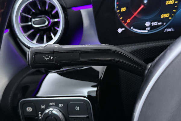 Mercedes-Benz CLA-Klasse 200 Business Solution AMG (PANORAMADAK, STOELVERWARMING, SFEERVERLICHTING, CAMERA, CRUISE CONTROL)