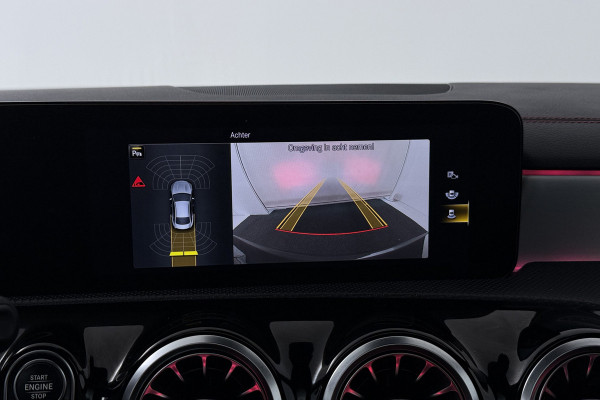 Mercedes-Benz CLA-Klasse 200 Business Solution AMG (PANORAMADAK, STOELVERWARMING, SFEERVERLICHTING, CAMERA, CRUISE CONTROL)