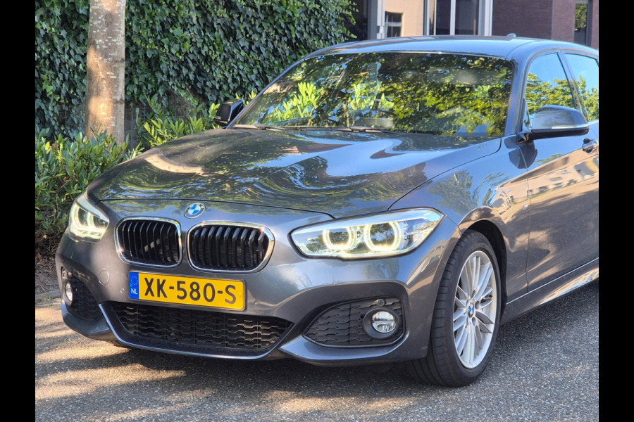 BMW 1-serie 120i High Executive M Sport Apple CarPlay Trekhaak LED NAP Dealer onderhouden RIJKLAAR 184pk