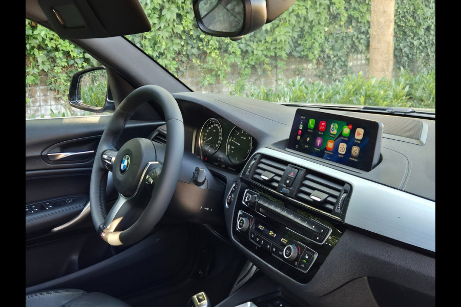 BMW 1-serie 120i High Executive M Sport Apple CarPlay Trekhaak LED NAP Dealer onderhouden RIJKLAAR 184pk