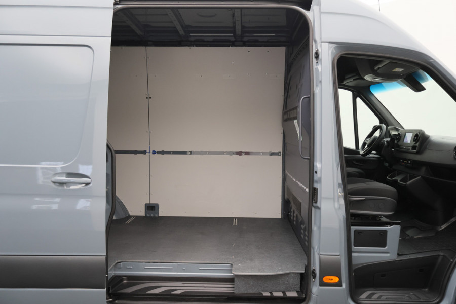 Mercedes-Benz Sprinter 317 CDI L2H2 RWD Camera, Side-Steps, Cruise, Apple Carplay, PDC, Stoelverwarming