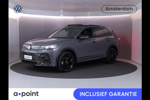 Volkswagen Tiguan 1.5 eHybrid R-Line Edition 204 pk Automaat (DSG) | Verlengde garantie | Navigatie | Panoramadak | Trekhaak (wegklapbaar) | Parkeersensoren (Park assist) | Rondomzicht camera | Black Style pakket | R-Line |