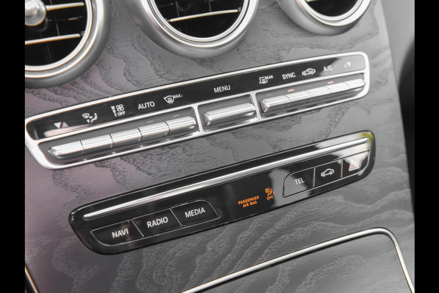 Mercedes-Benz C-Klasse 160 Business Solution AMG Panoramadak Digitaal display Alcantara Navi Carma