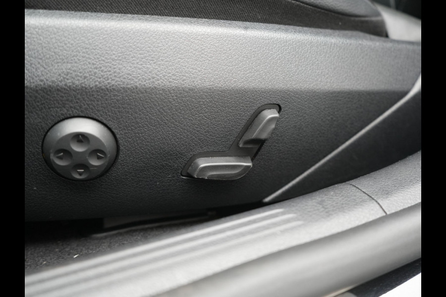 Mercedes-Benz C-Klasse Estate 300 e PHEV 313pk Dealer O.H | Adaptive Cruise | Camera | Apple Carplay | BLIS | Sportstoelen Verwarmd | Virtual Cockpit | Navigatie | DAB | 17"L.M | Plug In Hybrid |