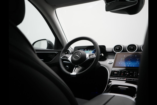 Mercedes-Benz C-Klasse Estate 300 e PHEV 313pk Dealer O.H | Adaptive Cruise | Camera | Apple Carplay | BLIS | Sportstoelen Verwarmd | Virtual Cockpit | Navigatie | DAB | 17"L.M | Plug In Hybrid |