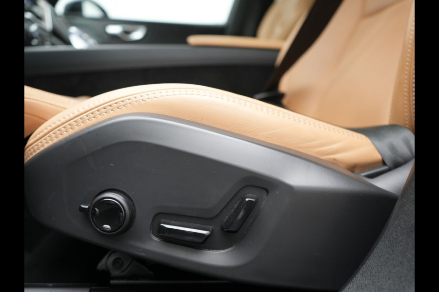Volvo XC60 T8 AWD Ultimate Dark LONG RANGE PHEV 455pk Dealer O.H. | Trekhaak Af Fabriek | Panodak | Adaptive Cruise | Head Up | 360 Camera | Harman / Kardon | Lederen Comfortzetels Massage & Ventilatie & Memory | Keyless | Stoelen & Stuur Verwarmd | Plug In Hybrid |
