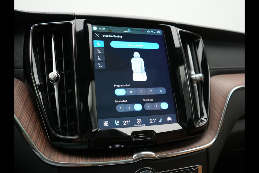 Volvo XC60 T8 AWD Ultimate Dark LONG RANGE PHEV 455pk Dealer O.H. | Trekhaak Af Fabriek | Panodak | Adaptive Cruise | Head Up | 360 Camera | Harman / Kardon | Lederen Comfortzetels Massage & Ventilatie & Memory | Keyless | Stoelen & Stuur Verwarmd | Plug In Hybrid |