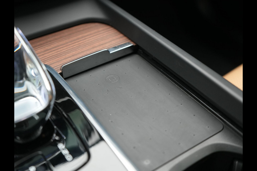 Volvo XC60 T8 AWD Ultimate Dark LONG RANGE PHEV 455pk Dealer O.H. | Trekhaak Af Fabriek | Panodak | Adaptive Cruise | Head Up | 360 Camera | Harman / Kardon | Lederen Comfortzetels Massage & Ventilatie & Memory | Keyless | Stoelen & Stuur Verwarmd | Plug In Hybrid |