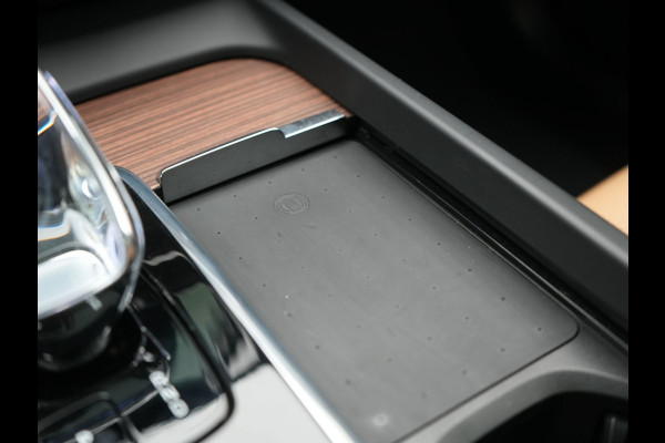 Volvo XC60 T8 AWD Ultimate Dark LONG RANGE PHEV 455pk Dealer O.H. | Trekhaak Af Fabriek | Panodak | Adaptive Cruise | Head Up | 360 Camera | Harman / Kardon | Lederen Comfortzetels Massage & Ventilatie & Memory | Keyless | Stoelen & Stuur Verwarmd | Plug In Hybrid |