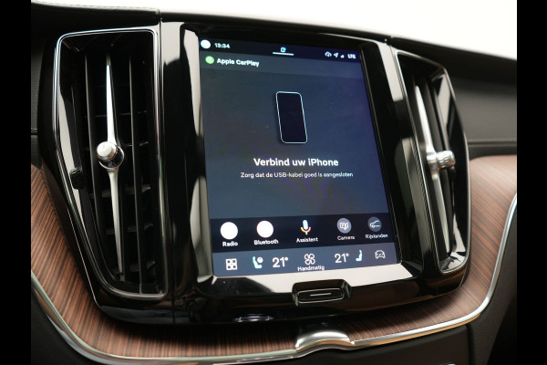 Volvo XC60 T8 AWD Ultimate Dark LONG RANGE PHEV 455pk Dealer O.H. | Trekhaak Af Fabriek | Panodak | Adaptive Cruise | Head Up | 360 Camera | Harman / Kardon | Lederen Comfortzetels Massage & Ventilatie & Memory | Keyless | Stoelen & Stuur Verwarmd | Plug In Hybrid |
