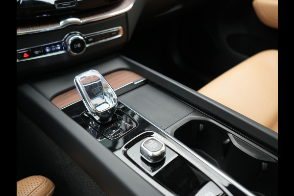 Volvo XC60 T8 AWD Ultimate Dark LONG RANGE PHEV 455pk Dealer O.H. | Trekhaak Af Fabriek | Panodak | Adaptive Cruise | Head Up | 360 Camera | Harman / Kardon | Lederen Comfortzetels Massage & Ventilatie & Memory | Keyless | Stoelen & Stuur Verwarmd | Plug In Hybrid |