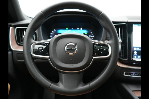 Volvo XC60 T8 AWD Ultimate Dark LONG RANGE PHEV 455pk Dealer O.H. | Trekhaak Af Fabriek | Panodak | Adaptive Cruise | Head Up | 360 Camera | Harman / Kardon | Lederen Comfortzetels Massage & Ventilatie & Memory | Keyless | Stoelen & Stuur Verwarmd | Plug In Hybrid |