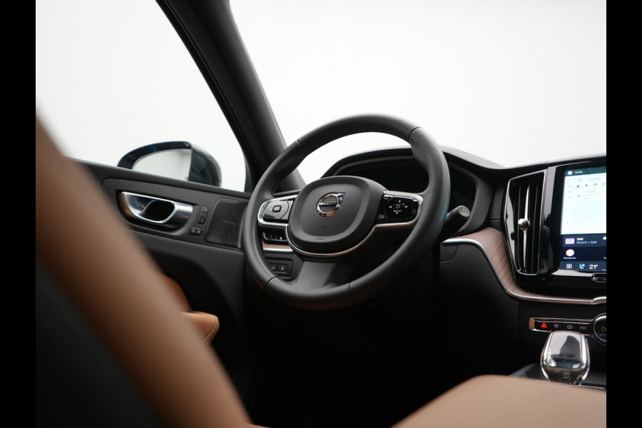 Volvo XC60 T8 AWD Ultimate Dark LONG RANGE PHEV 455pk Dealer O.H. | Trekhaak Af Fabriek | Panodak | Adaptive Cruise | Head Up | 360 Camera | Harman / Kardon | Lederen Comfortzetels Massage & Ventilatie & Memory | Keyless | Stoelen & Stuur Verwarmd | Plug In Hybrid |
