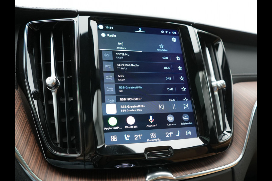 Volvo XC60 T8 AWD Ultimate Dark LONG RANGE PHEV 455pk Dealer O.H. | Trekhaak Af Fabriek | Panodak | Adaptive Cruise | Head Up | 360 Camera | Harman / Kardon | Lederen Comfortzetels Massage & Ventilatie & Memory | Keyless | Stoelen & Stuur Verwarmd | Plug In Hybrid |