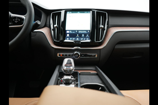 Volvo XC60 T8 AWD Ultimate Dark LONG RANGE PHEV 455pk Dealer O.H. | Trekhaak Af Fabriek | Panodak | Adaptive Cruise | Head Up | 360 Camera | Harman / Kardon | Lederen Comfortzetels Massage & Ventilatie & Memory | Keyless | Stoelen & Stuur Verwarmd | Plug In Hybrid |