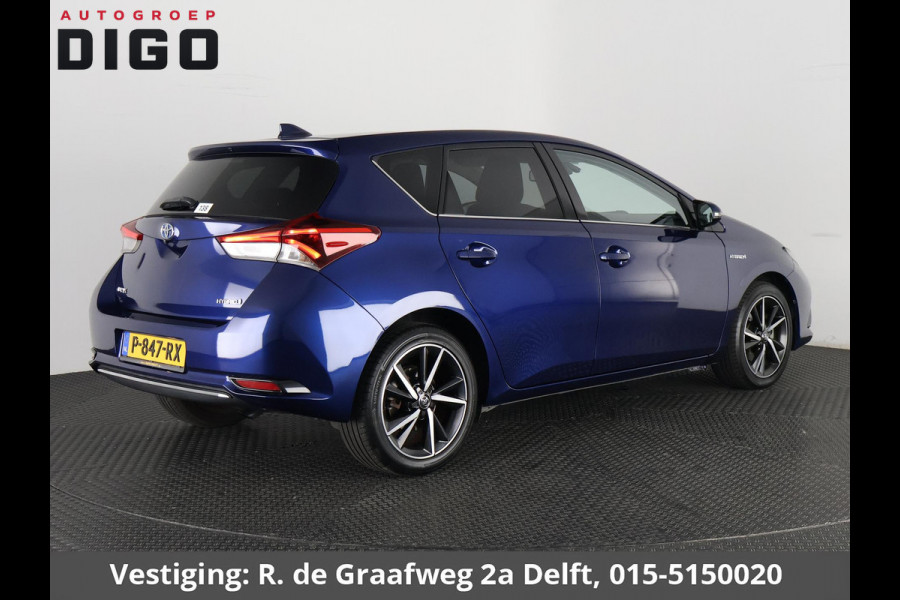 Toyota Auris 1.8 Hybrid Executive | Navigatie | Sportstoelen | Camera | Lichtmetalen velgen |