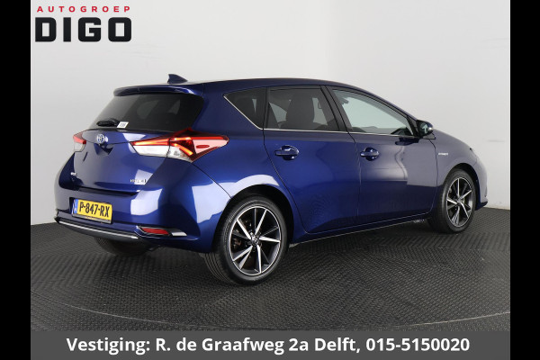 Toyota Auris 1.8 Hybrid Executive | Navigatie | Sportstoelen | Camera | Lichtmetalen velgen |