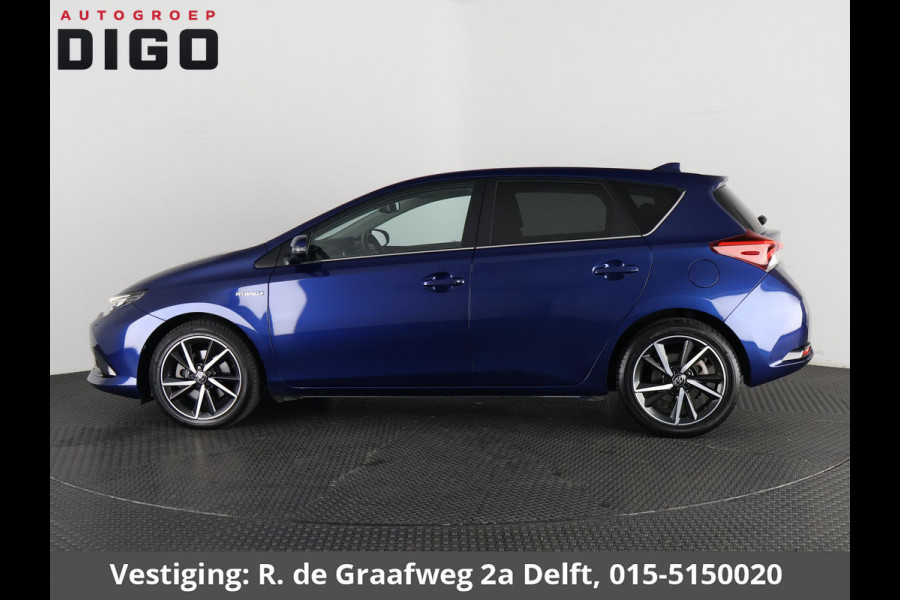 Toyota Auris 1.8 Hybrid Executive | Navigatie | Sportstoelen | Camera | Lichtmetalen velgen |
