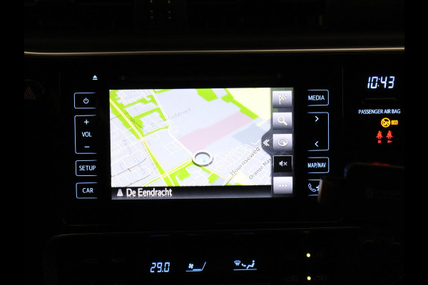Toyota Auris 1.8 Hybrid Executive | Navigatie | Sportstoelen | Camera | Lichtmetalen velgen |