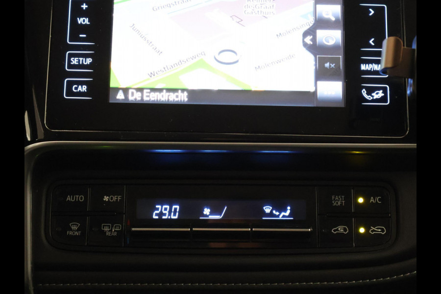 Toyota Auris 1.8 Hybrid Executive | Navigatie | Sportstoelen | Camera | Lichtmetalen velgen |