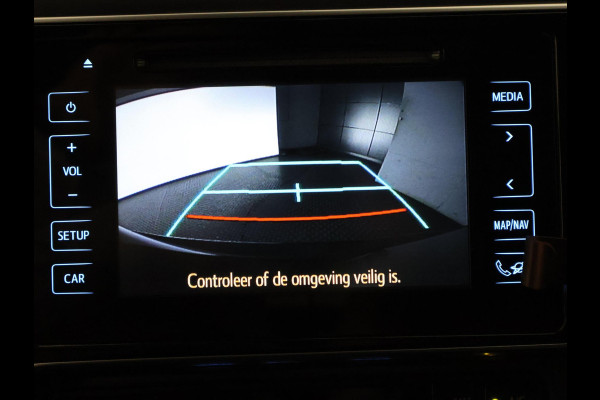 Toyota Auris 1.8 Hybrid Executive | Navigatie | Sportstoelen | Camera | Lichtmetalen velgen |