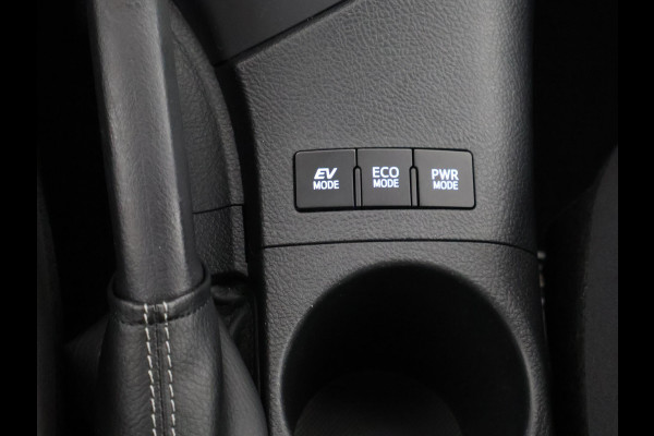 Toyota Auris 1.8 Hybrid Executive | Navigatie | Sportstoelen | Camera | Lichtmetalen velgen |