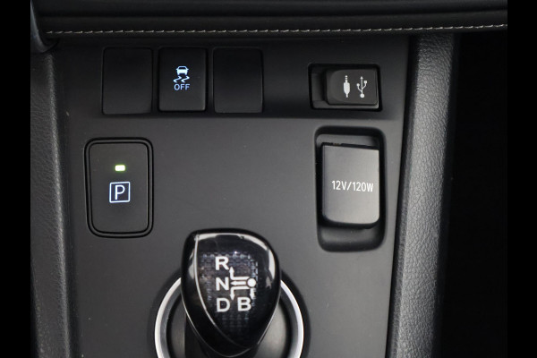 Toyota Auris 1.8 Hybrid Executive | Navigatie | Sportstoelen | Camera | Lichtmetalen velgen |