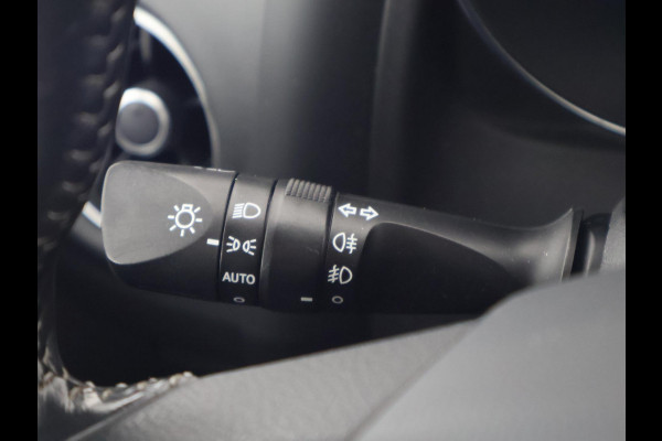 Toyota Auris 1.8 Hybrid Executive | Navigatie | Sportstoelen | Camera | Lichtmetalen velgen |