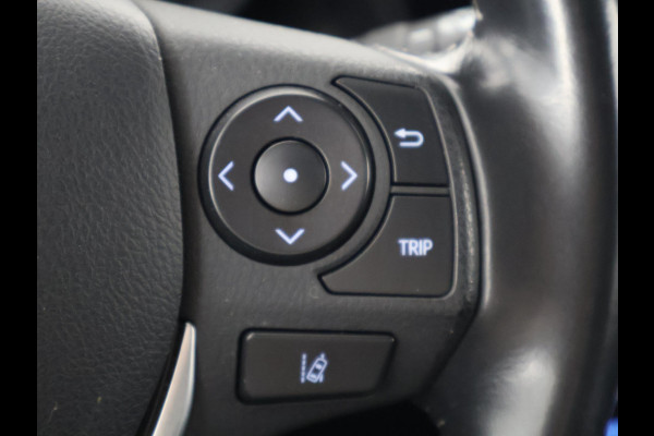 Toyota Auris 1.8 Hybrid Executive | Navigatie | Sportstoelen | Camera | Lichtmetalen velgen |