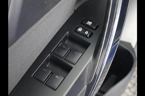 Toyota Auris 1.8 Hybrid Executive | Navigatie | Sportstoelen | Camera | Lichtmetalen velgen |
