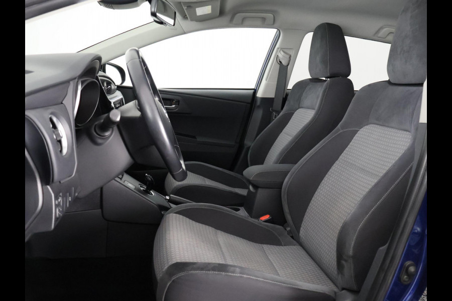Toyota Auris 1.8 Hybrid Executive | Navigatie | Sportstoelen | Camera | Lichtmetalen velgen |
